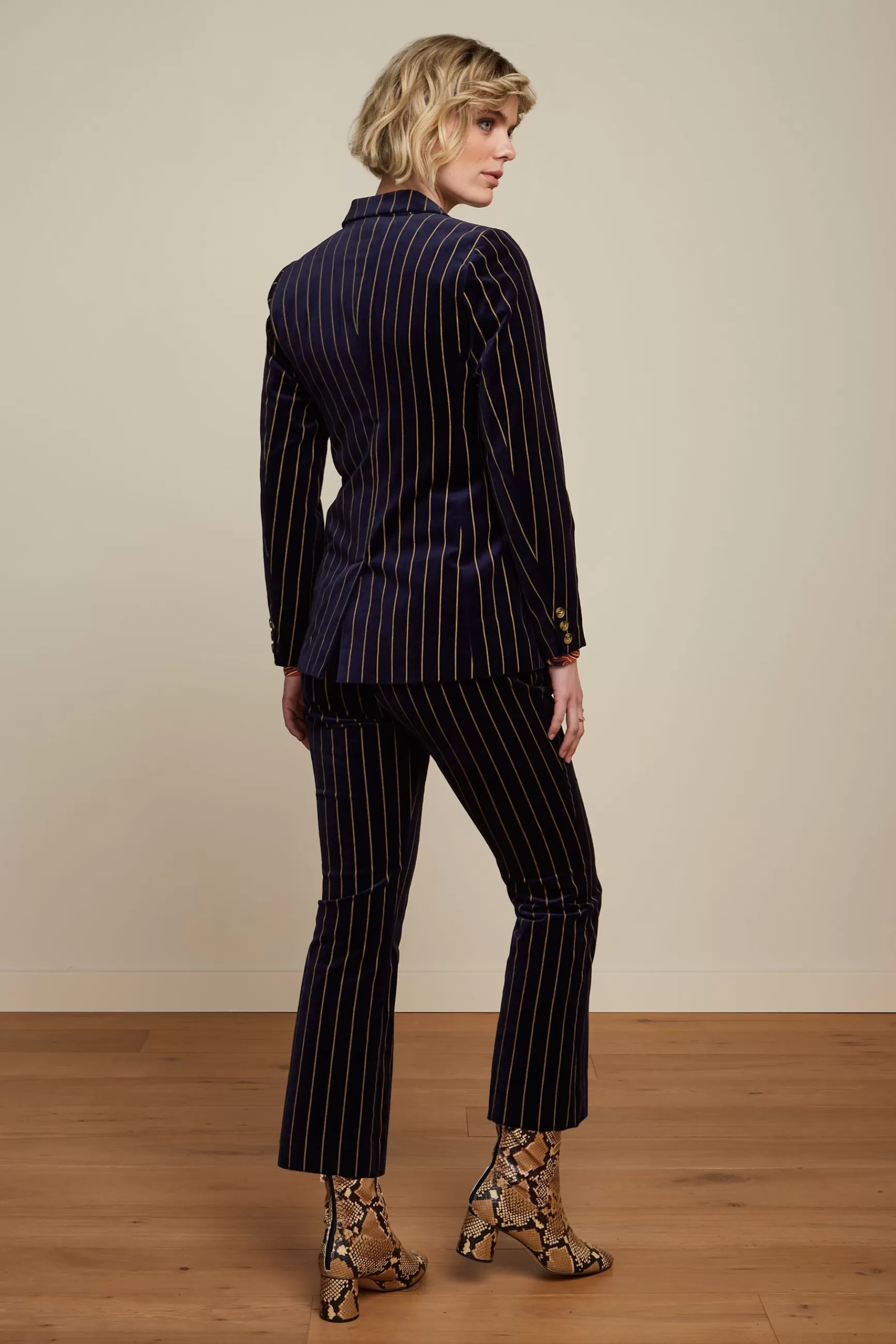 tina_blazer_pinstripe_3.webp DAMES King Louie Tina Blazer Pinstripe